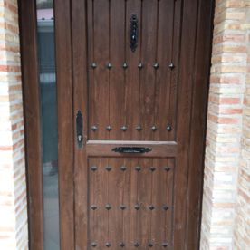 Dibal A.D.E. S.L. puerta de vivienda en madera