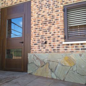 Dibal A.D.E. S.L. exterior con puerta de cancela
