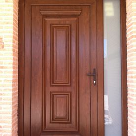 Dibal A.D.E. S.L. puerta de madera